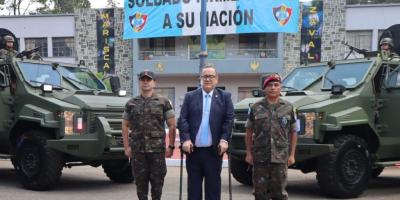 Supervisión y entrega de 4 vehículos tácticos pesados para transporte de personal al Ejército de Guatemala.