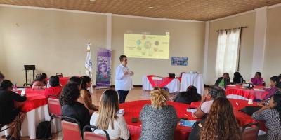La Secretaria Presidencial de la Mujer Ana Leticia Aguilar Theissen, junto a su equipo de trabajo participaron en el Taller con Organizaciones de Mujeres del departamento de Jalapa