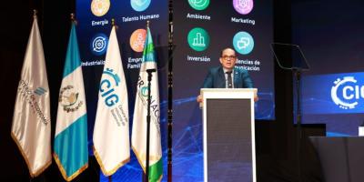 El viceministro de Asuntos Registrales, Juan Carlos Pellecer, participó en la conferencia de prensa de lanzamiento. 
