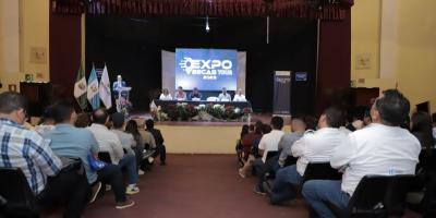 Autoridades de SEGEPLAN y de Escuintla participaron en la inauguración de Expo Becas Tour 2023.