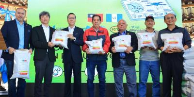 Capacitan a agricultores en el uso de drones y producción de semilla mejorada