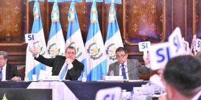 Presidente Bernardo Arévalo y secretario general de Planificación Carlos Mendoza.