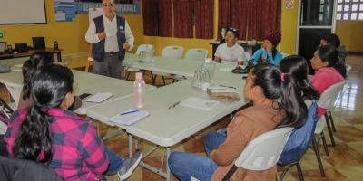 Jóvenes productores de Baja Verapaz son capacitados en temas de organización y comercialización