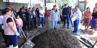 El abono orgánico enriquece el suelo y los cultivos
