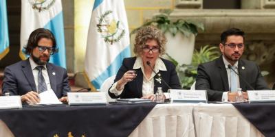 La ministra de Economía, Gabriela García, durante su participación en la conferencia de prensa.