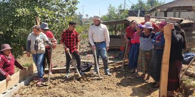 Familias de Santa Bárbara fortalecen patrimonio avícola 
