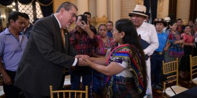 Presidente de Guatemala, se reúne con los cuatro pueblos.