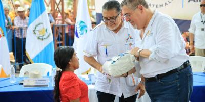 Entregan semillas de maíz mejoradas a familias de región Chortí