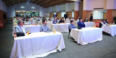 Ganaderos conocen experiencias para enfrentar el cambio climático