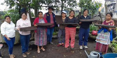 Agricultoras aprenden a elaborar pilones de hortalizas