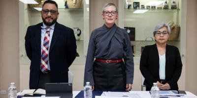 De izquierda a derecha se observa a Víctor García, Director de Servicios Financieros de la MIPYME; Elizabeth Ugalde, viceministra de Desarrollo de la MIPYME y Julia Rodríguez, Directora de Servicios de Desarrollo Empresarial de la MIPYME.