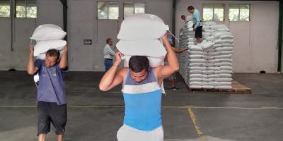 Distribuyen alimentos en Jutiapa y Retalhuleu