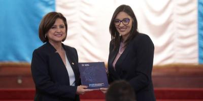 Vicepresidenta Karin Herrera