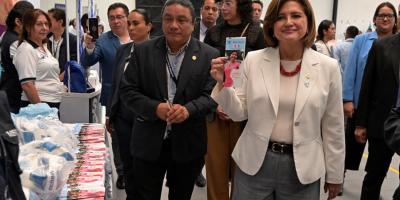 Karin Herrera en la Feria de la Salud Reproductiva.