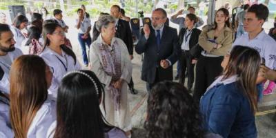La Primera Dama, doctora Lucrecia Peinado, acompañó a los trabajadores de la SBS en la celebración de su día