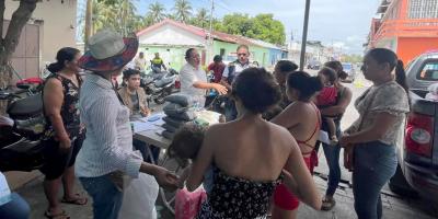 Familias de niños y niñas con desnutrición aguda reciben alimentos
