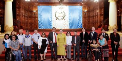 Primera Dama Lucrecia Peinado 