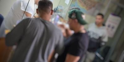 7 extranjeros que ingresaron de manera irregular al país, son atendidos en el CAMIEX