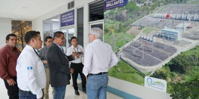 Autoridades del departamento de Santa Rosa visitan el INDE para expandir proyectos de electrificación.