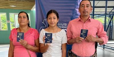 Pobladores de Baja Verapaz reciben pasaporte tramitados  durante Jornada de Servicios Integrados