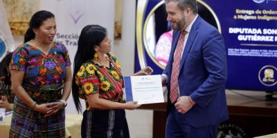 Este reconocimiento se entrega a las mujeres indígenas que han destado en distintas áreas.