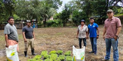 Entrega parcela demostrativa en Flores