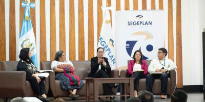 Participantes en el conversatorio. 