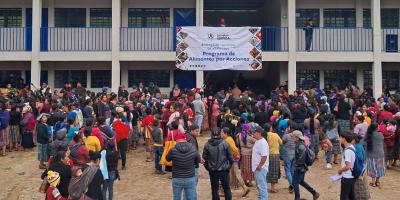 Entregan alimentos a familias a cambio de acciones comunitarias
