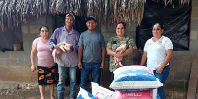 Entregan lechones a comunidades de Petén