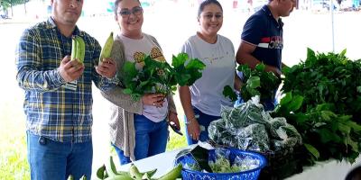 Pobladores de San Francisco, Petén, acuden a la Feria del Agricultor 