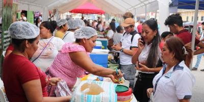 Se realiza feria del agricultor en Flores, Petén
