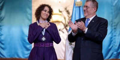 El presidente aseguró que otorgar la medalla presidencial a Gaby Moreno va más allá de reconocer sus notables y sobresalientes talentos y trayectoria.