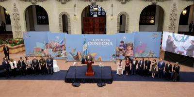 Conferencia de Prensa y presentación de Gabinete