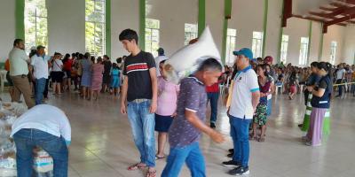 Familias en situación de inseguridad alimentaria reciben alimentos