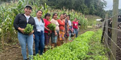 Mujeres del caserío El Poxté construyen un huerto comunal