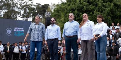 Lanzamiento de Becas por Nuestro Futuro estuvo a cargo del presidente Bernardo Arévalo, con acompañamiento de Carlos Mendoza, titular de SEGEPLAN, e Iliana Peña, subsecretaria de Cooperación.