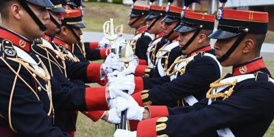 Promoción 167 de la Escuela Politécnica recibió el Espadín, símbolo de honor.