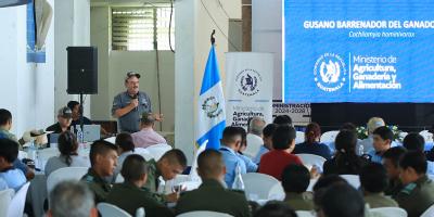 Capacitan a ganaderos y estudiantes para combatir el Gusano Barrenador del Ganado