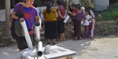 ENTREGA DE ESTUFAS AHORRADORAS DE LEÑA 