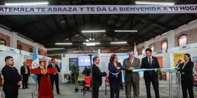 Corte de cinta inauguración del CAR