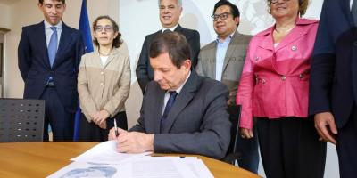 Guatemala firma Memorando con Hispasat para reducir la brecha digital 
