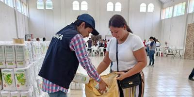 Comunidades reciben alimentos como incentivo por proyectos que fortalecen su desarrollo