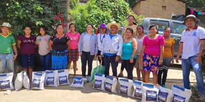 Entregamos semilla mejorada de maíz en El Progreso