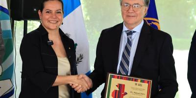 Reconocimiento al doctor Manuel Otero por su labor al frente del IICA