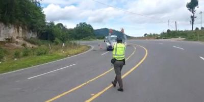 PROVIAL Brinda atención vial tras colisión entre camión y Pick up en jurisdicción de Nahualá, Sololá