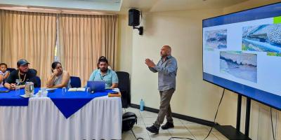 Director de COVIAL y autoridades locales evalúan el puente El Relleno