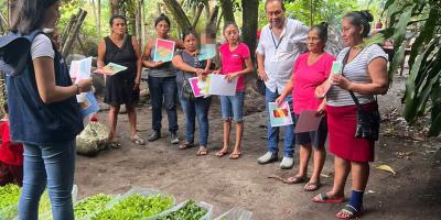 Entregan pilones de hortalizas a familias agricultoras de Suchitepéquez