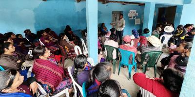 Familias aprenden y se alimentan gracias a los huertos y las buenas prácticas