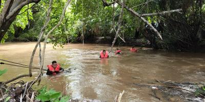 Ejército de Guatemala apoya la búsqueda de personas arrastradas por un río en Jutiapa.