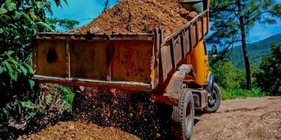 Petatán mejora su conectividad con trabajos viales en ruta CR-HUE-43